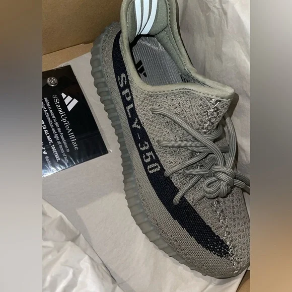 adidas Yeezy Boost 350 V2 Granite - Picture 5 of 10